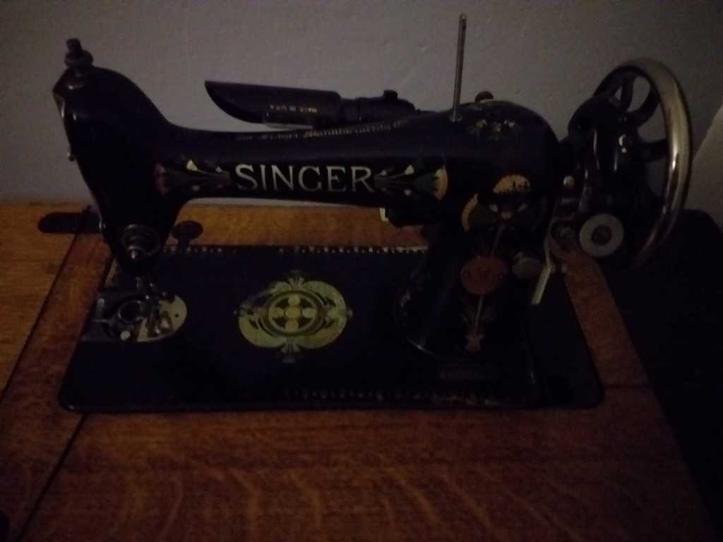 Prodám starožitný šicí stroj SINGER